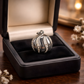 Pendentif boule avec strass