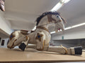 Cheval en bois articulé de décoration