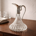 Carafe en verre ciselé avec anse
